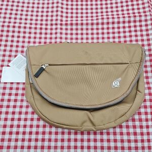 Lululemon All Night Festival Bag 5L brown
